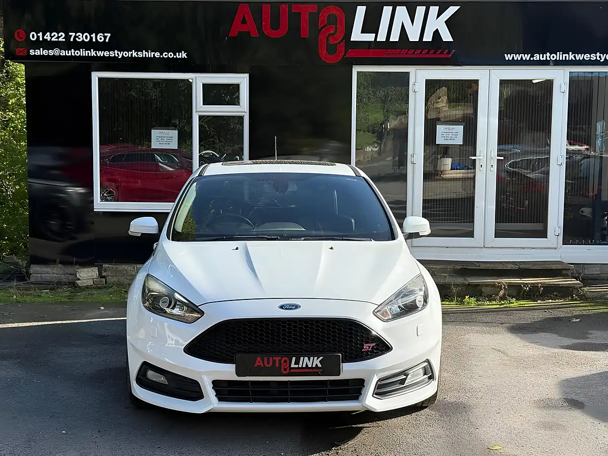 Used 2016 Ford Focus ST-3 White - Interior and Exterior details 2