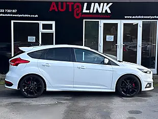 Used 2016 Ford Focus ST-3 White - Interior and Exterior details 3