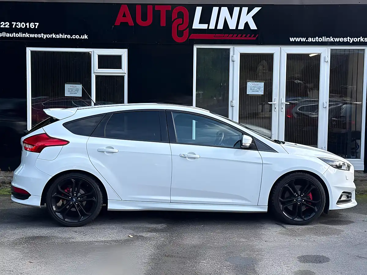 Used 2016 Ford Focus ST-3 White - Interior and Exterior details 3