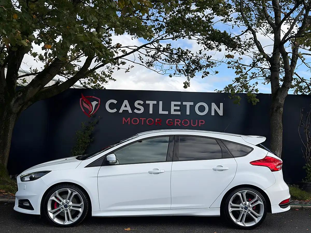 Used 2016 Ford Focus ST-3 White - Interior and Exterior details 11