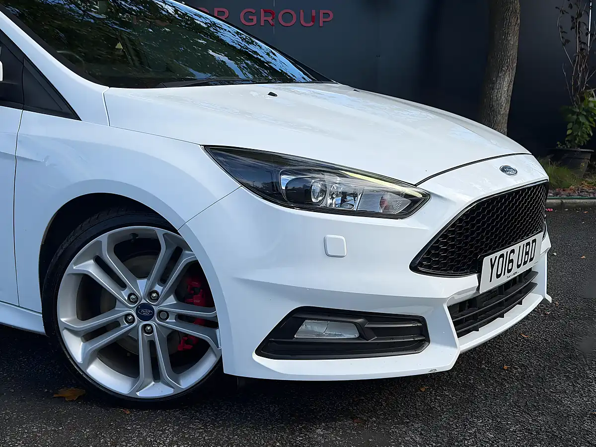 Used 2016 Ford Focus ST-3 White - Interior and Exterior details 6