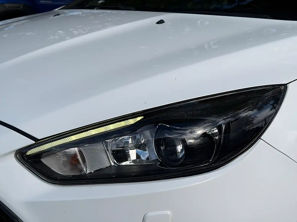 Used 2016 Ford Focus ST-3 White - Interior and Exterior details 7
