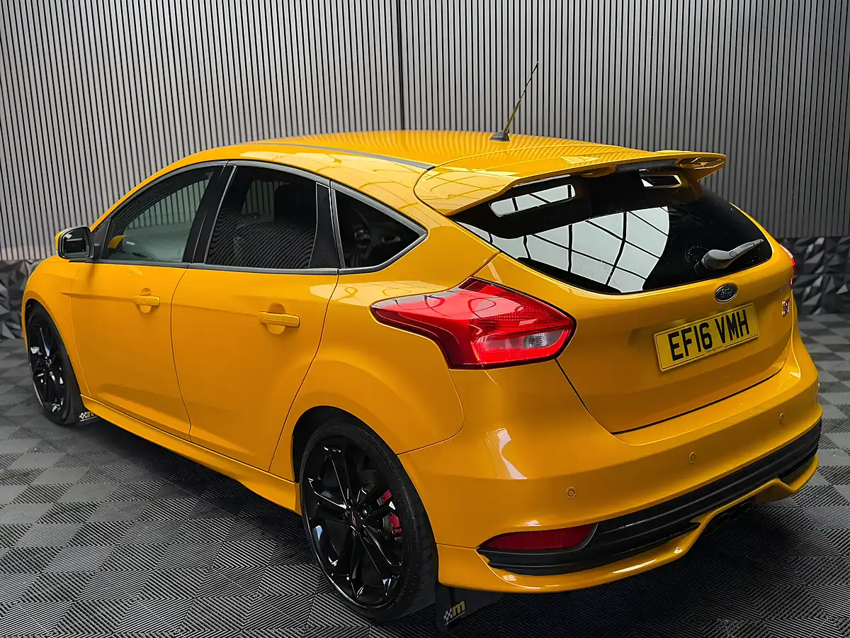 Used 2016 Ford Focus ST-3 Yellow - Interior and Exterior details 10