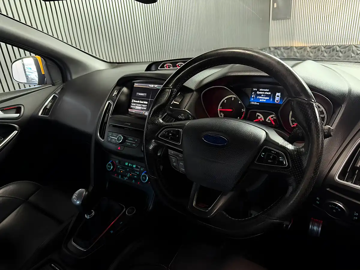 Used 2016 Ford Focus ST-3 Yellow - Interior and Exterior details 19