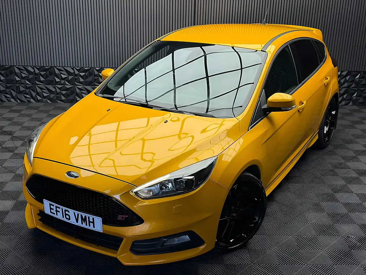 Used 2016 Ford Focus ST-3 Yellow - Interior and Exterior details 3