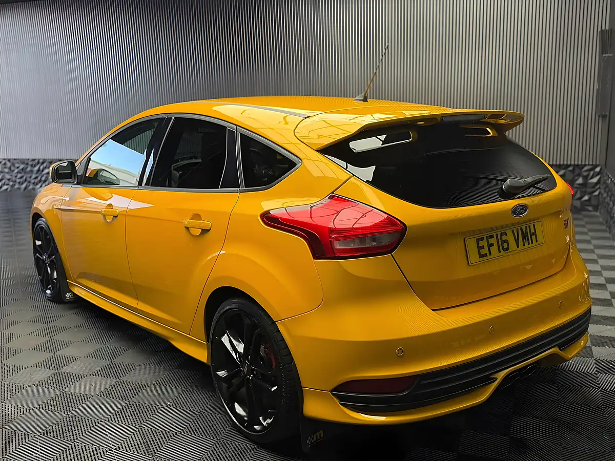 Used 2016 Ford Focus ST-3 Yellow - Interior and Exterior details 4