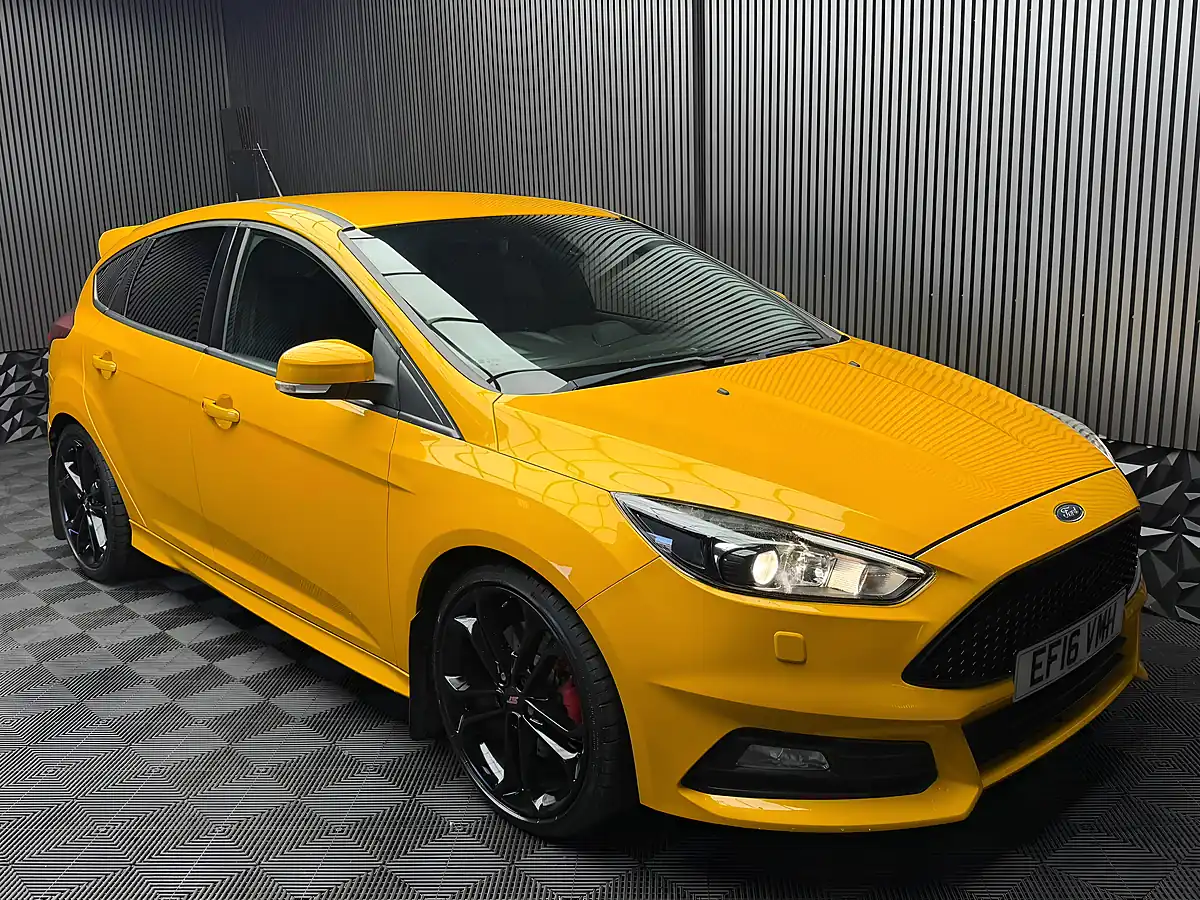 Used 2016 Ford Focus ST-3 Yellow - Interior and Exterior details 5