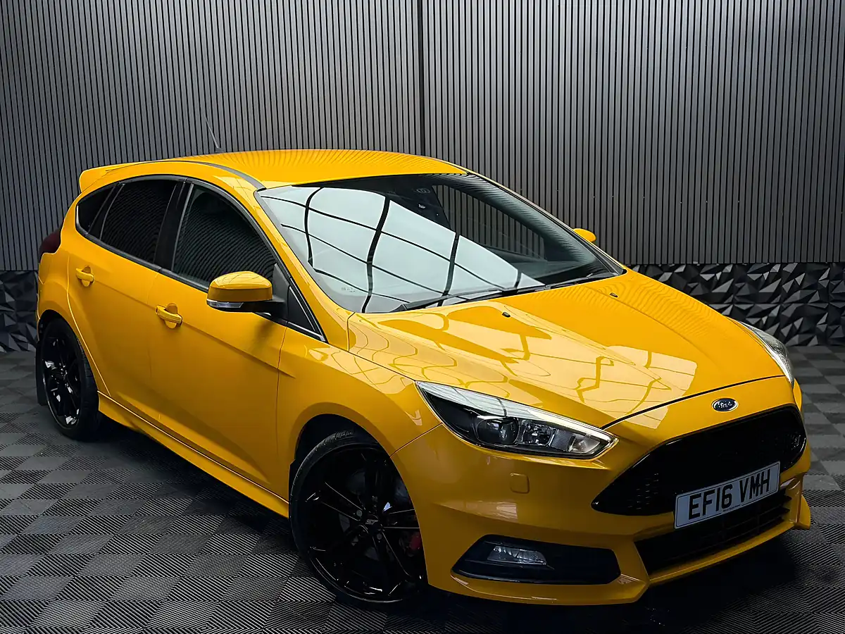 Used 2016 Ford Focus ST-3 Yellow - Interior and Exterior details 6