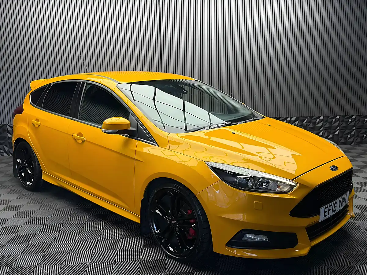 Used 2016 Ford Focus ST-3 Yellow - Interior and Exterior details 7