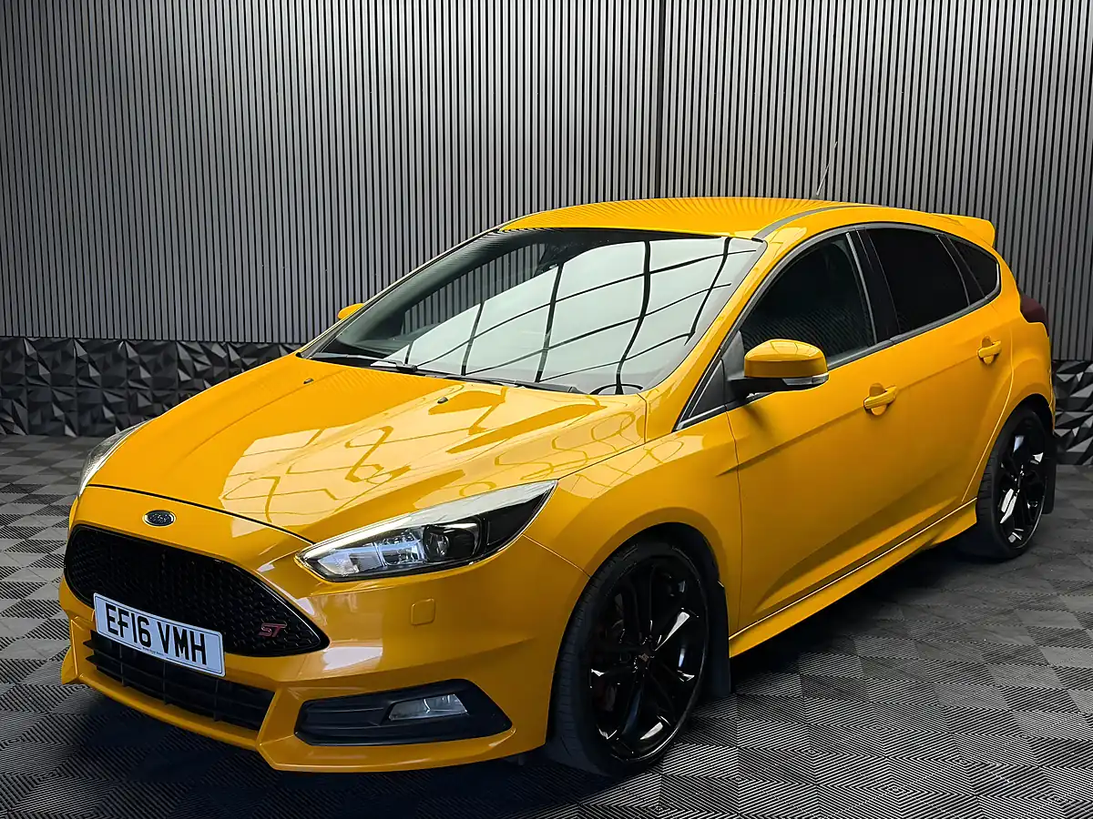 Used 2016 Ford Focus ST-3 Yellow - Interior and Exterior details 9