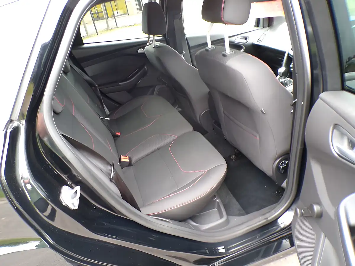 Used 2016 Ford Focus ST-Line Black - Interior and Exterior details 14