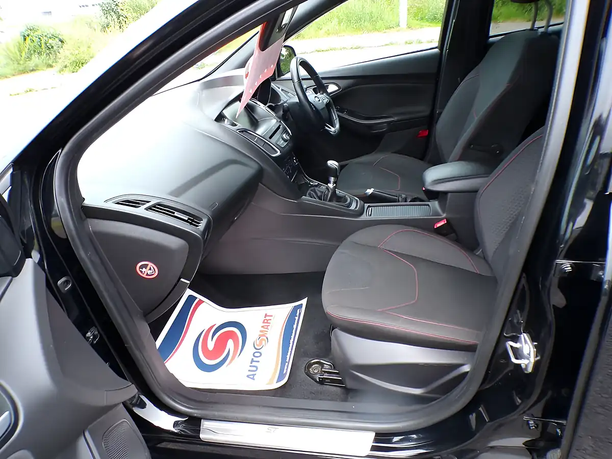 Used 2016 Ford Focus ST-Line Black - Interior and Exterior details 8