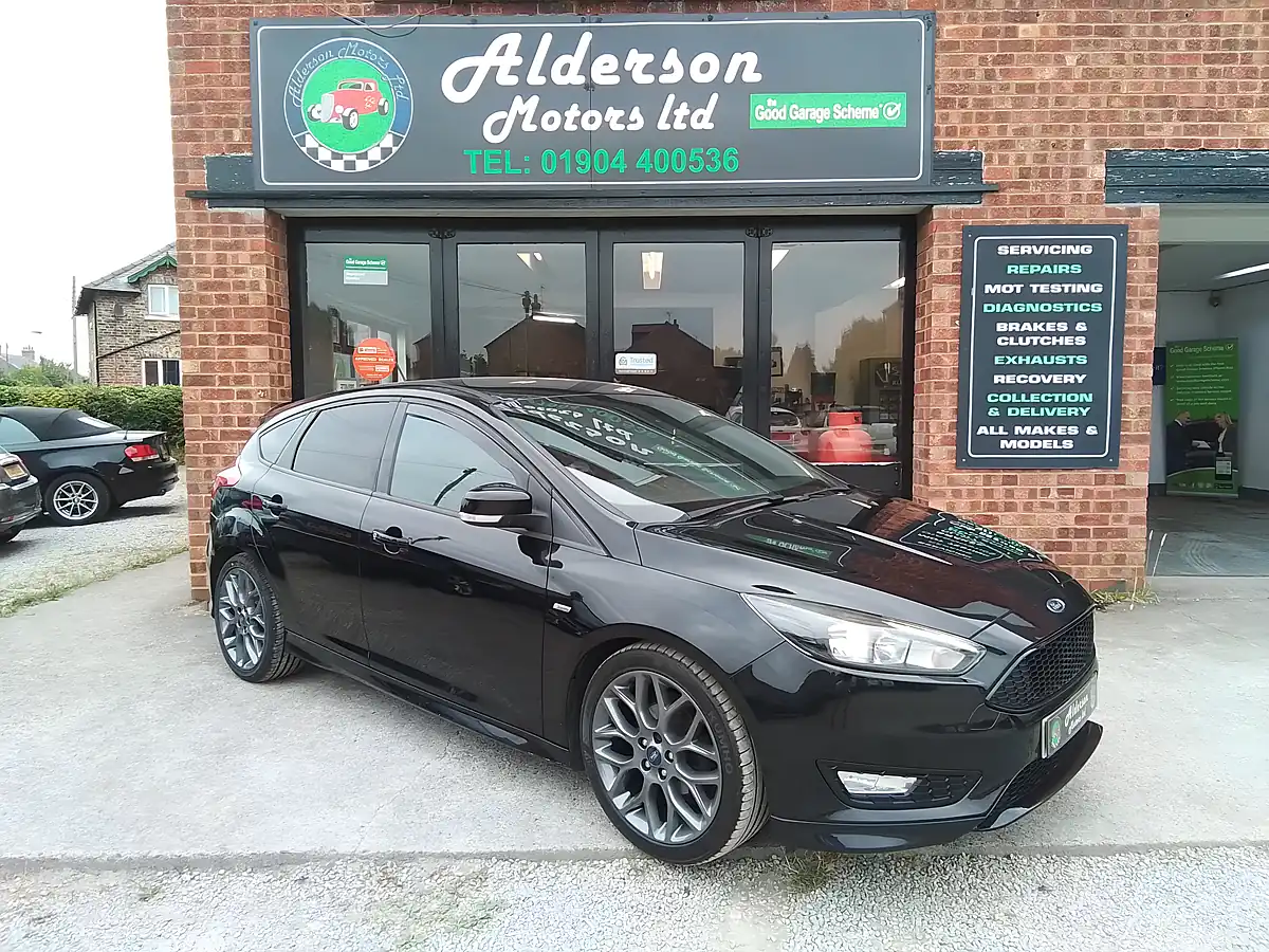 Used 2016 Ford Focus ST-Line Black - Front View