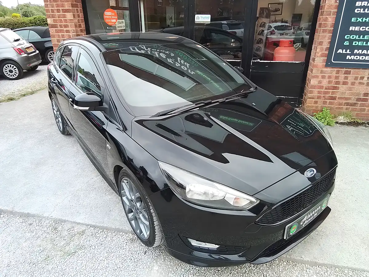 Used 2016 Ford Focus ST-Line Black - Interior and Exterior details 11