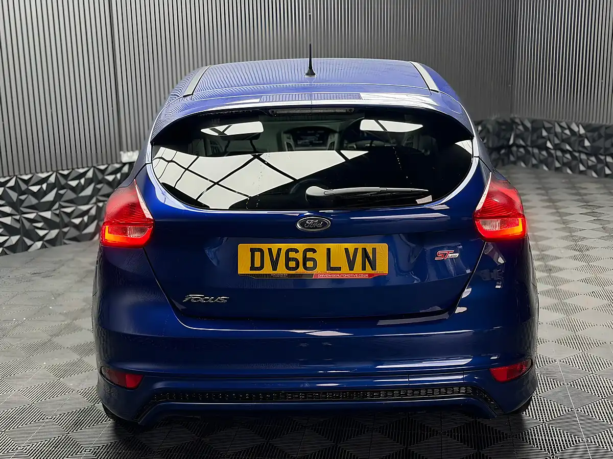 Used 2016 Ford Focus ST-Line Blue - Interior and Exterior details 10