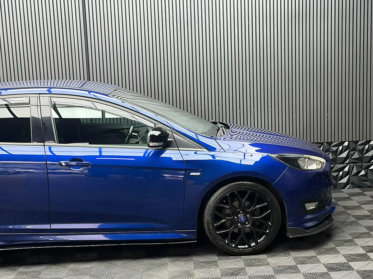 Used 2016 Ford Focus ST-Line Blue - Interior and Exterior details 11