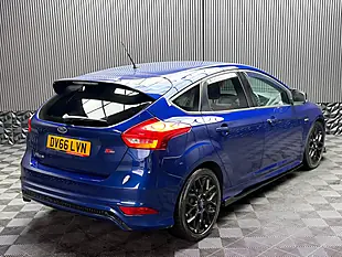 Used 2016 Ford Focus ST-Line Blue - Interior and Exterior details 12