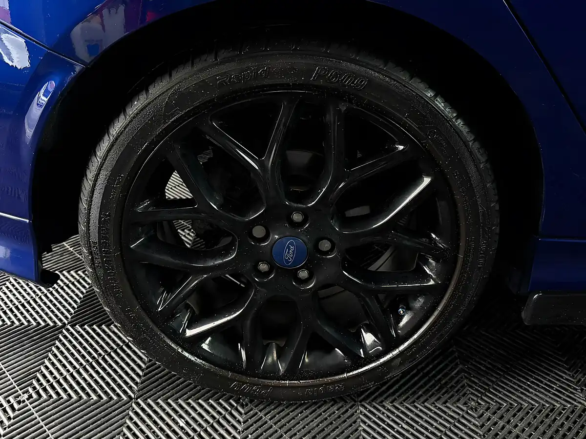 Used 2016 Ford Focus ST-Line Blue - Interior and Exterior details 13