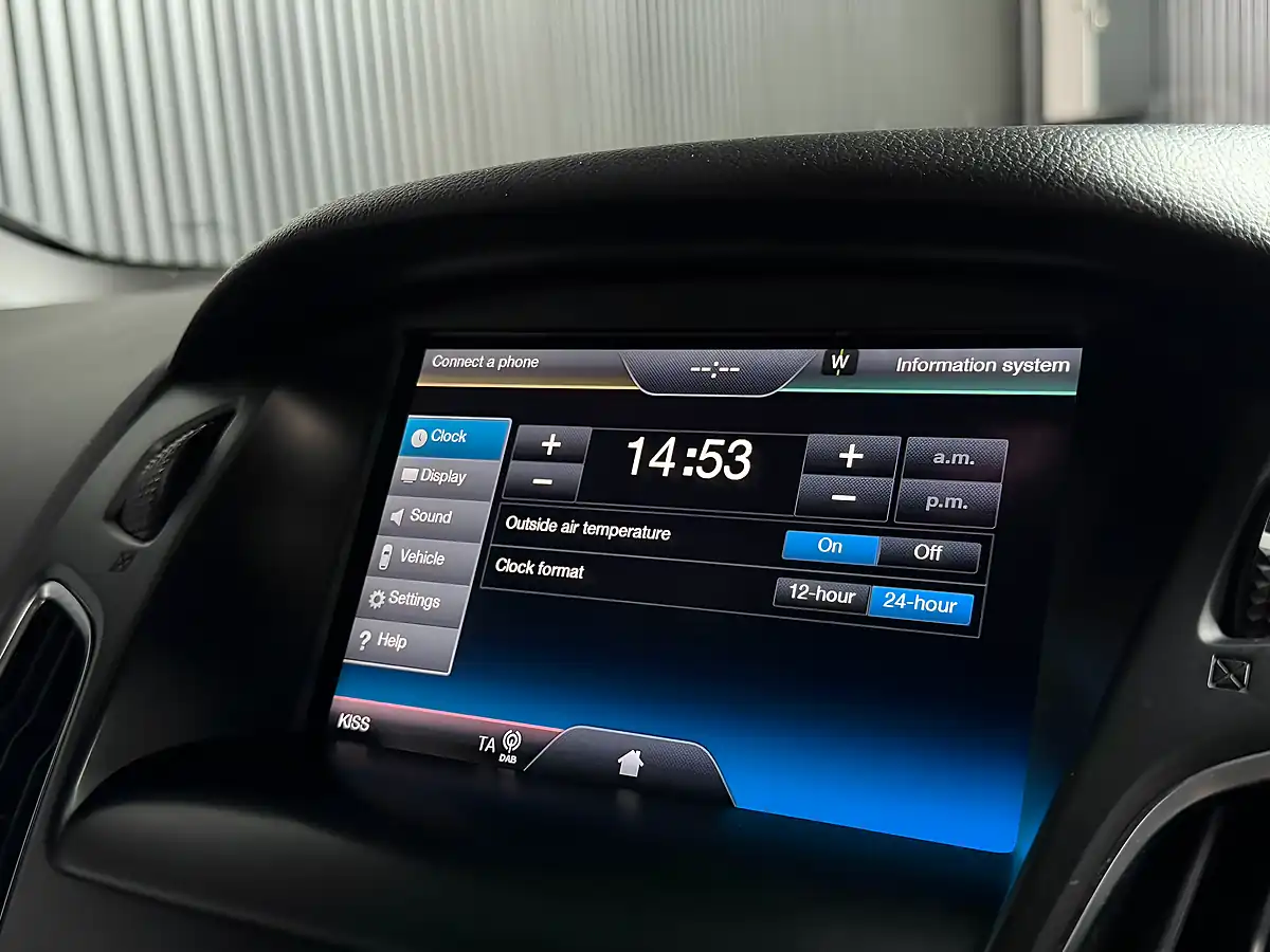 Used 2016 Ford Focus ST-Line Blue - Interior and Exterior details 15