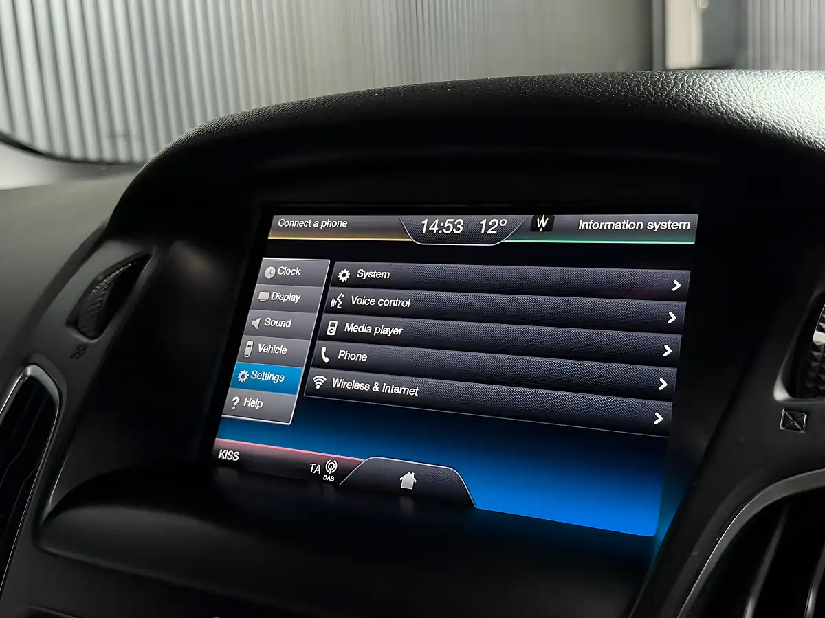 Used 2016 Ford Focus ST-Line Blue - Interior and Exterior details 16