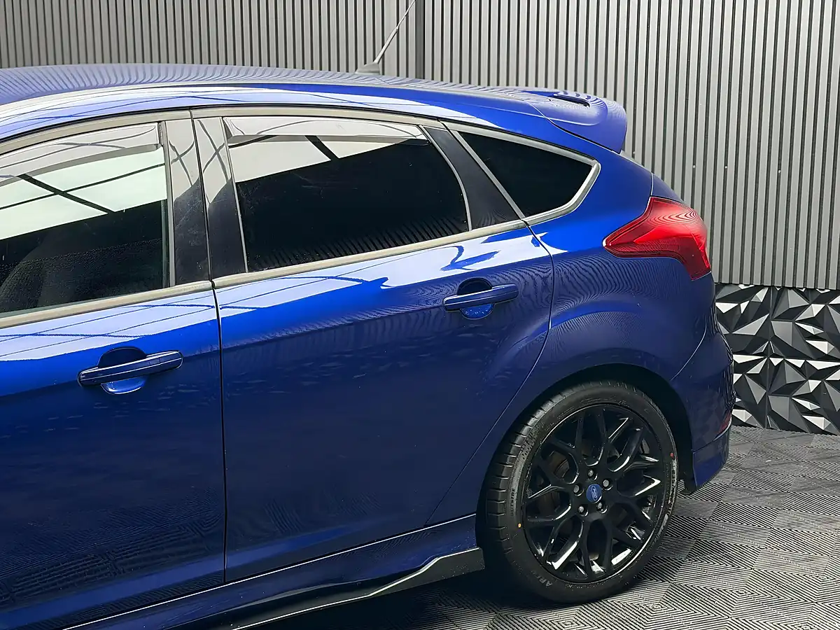 Used 2016 Ford Focus ST-Line Blue - Interior and Exterior details 18