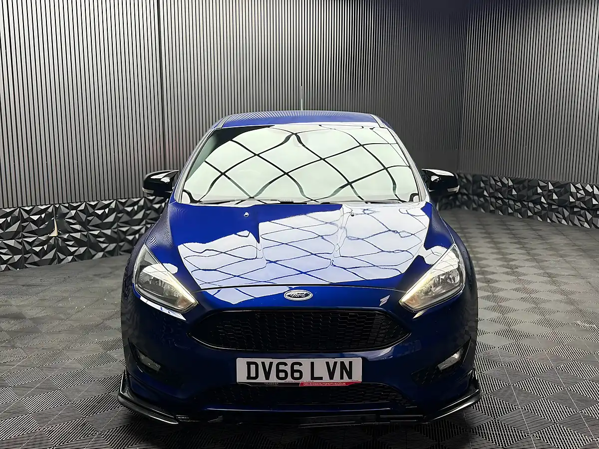 Used 2016 Ford Focus ST-Line Blue - Interior and Exterior details 2