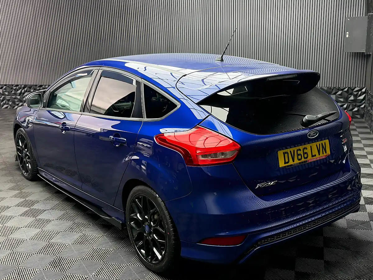 Used 2016 Ford Focus ST-Line Blue - Interior and Exterior details 4