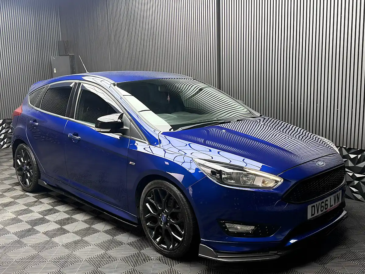 Used 2016 Ford Focus ST-Line Blue - Interior and Exterior details 5