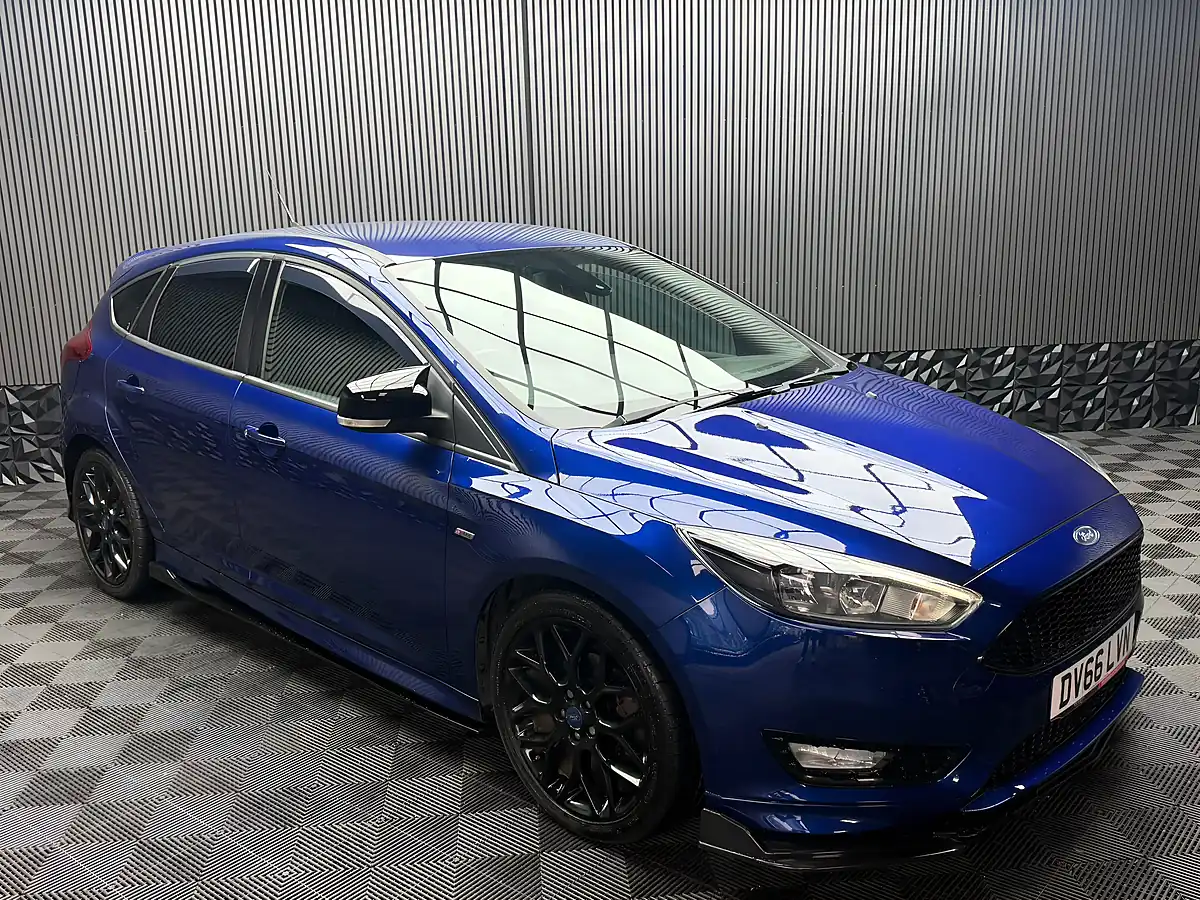 Used 2016 Ford Focus ST-Line Blue - Interior and Exterior details 7