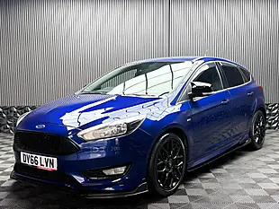 Used 2016 Ford Focus ST-Line Blue - Interior and Exterior details 9