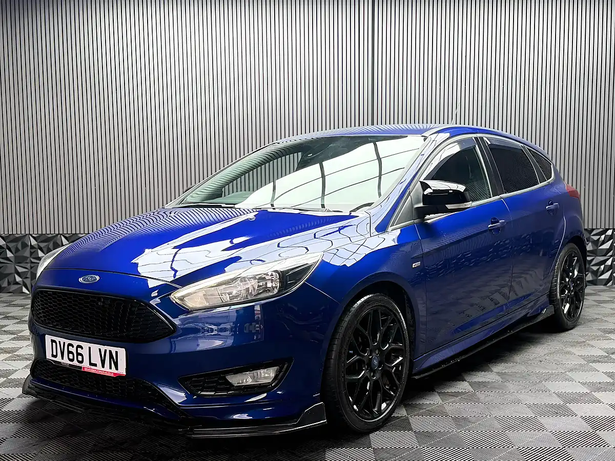 Used 2016 Ford Focus ST-Line Blue - Interior and Exterior details 9
