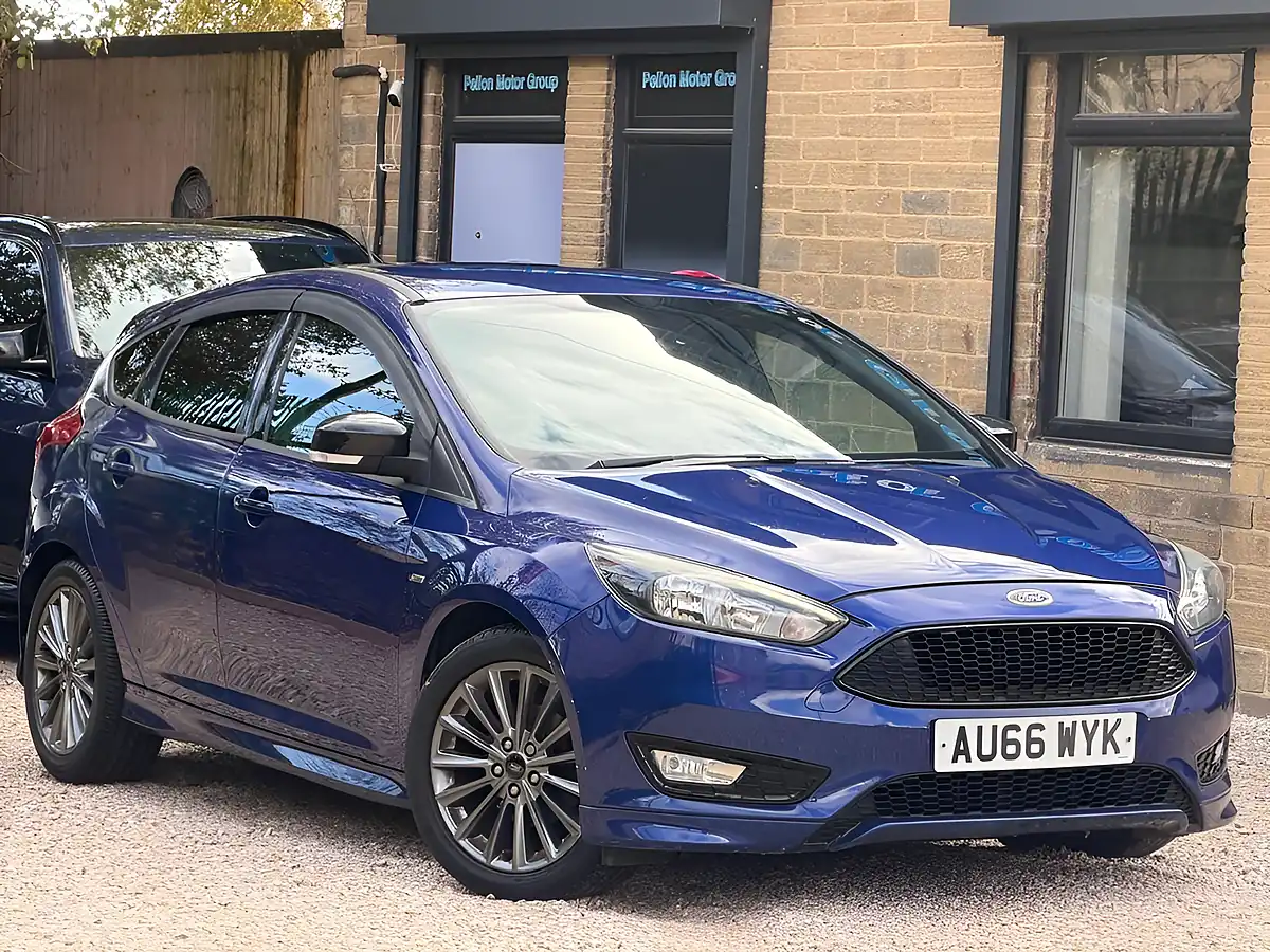 Used 2016 Ford Focus ST-Line Blue - Interior and Exterior details 11