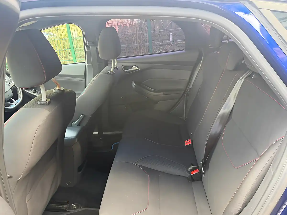Used 2016 Ford Focus ST-Line Blue - Interior and Exterior details 15