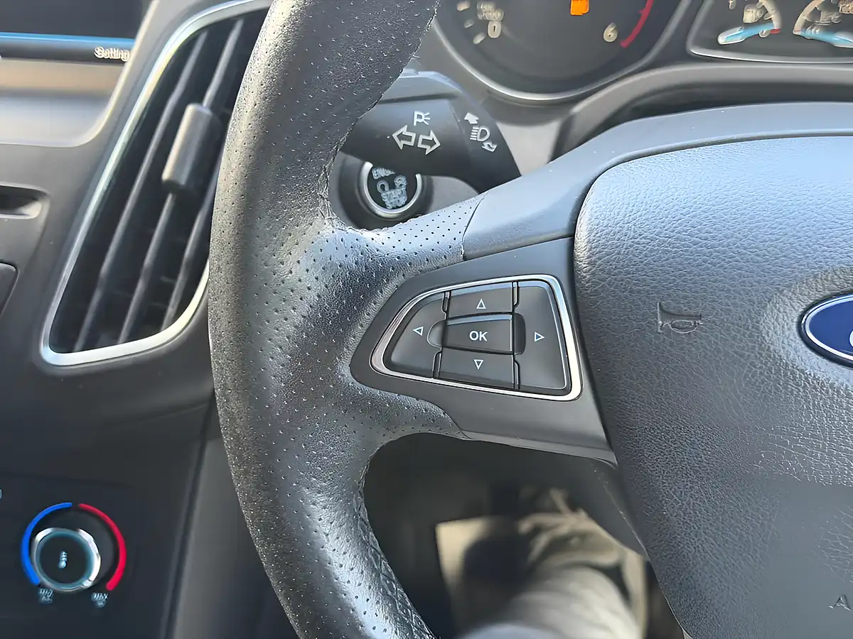 Used 2016 Ford Focus ST-Line Blue - Interior and Exterior details 16