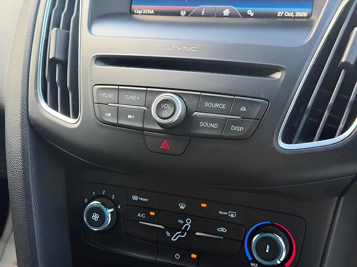 Used 2016 Ford Focus ST-Line Blue - Interior and Exterior details 19