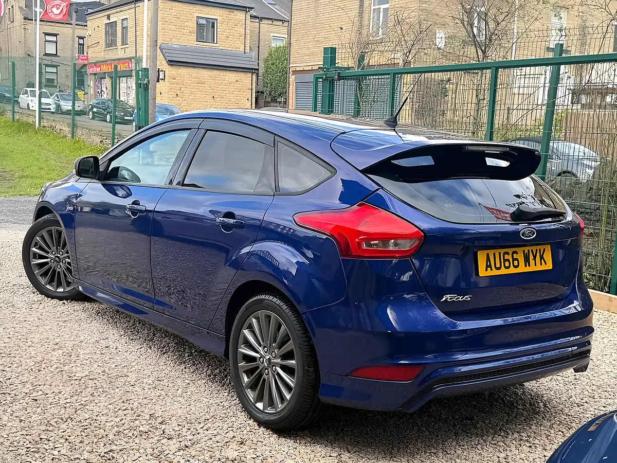 Used 2016 Ford Focus ST-Line Blue - Interior and Exterior details 4