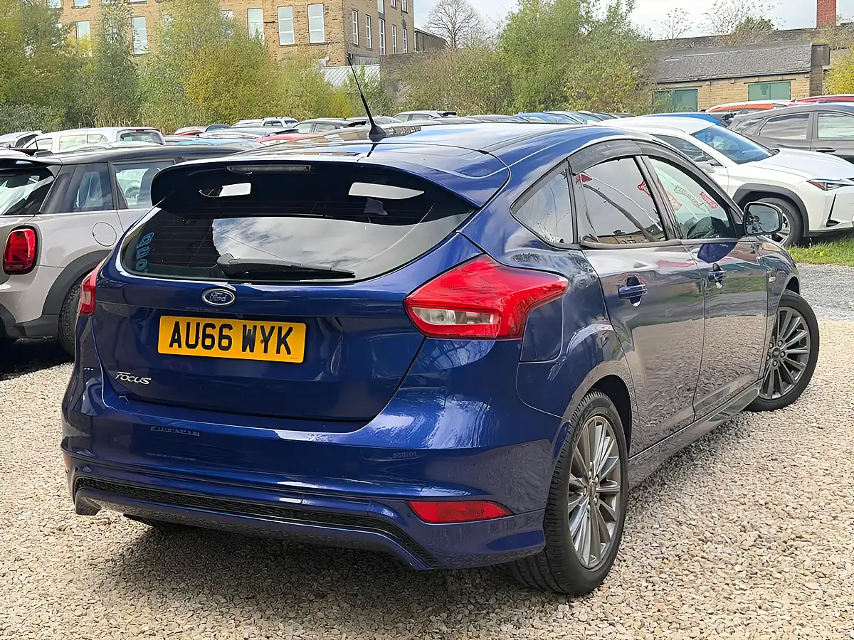 Used 2016 Ford Focus ST-Line Blue - Interior and Exterior details 5