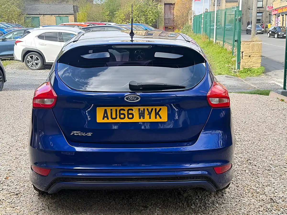 Used 2016 Ford Focus ST-Line Blue - Interior and Exterior details 6