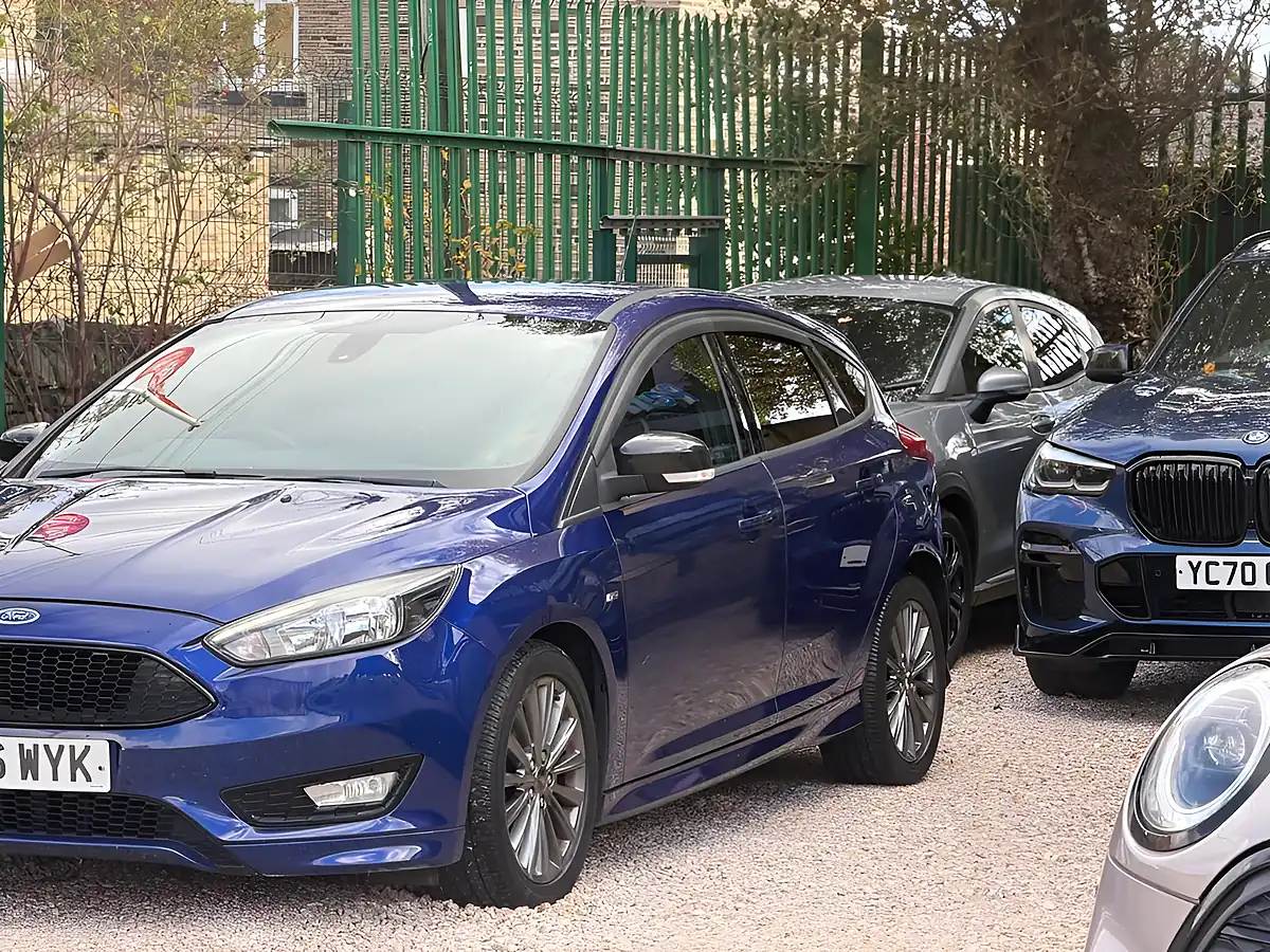 Used 2016 Ford Focus ST-Line Blue - Interior and Exterior details 7