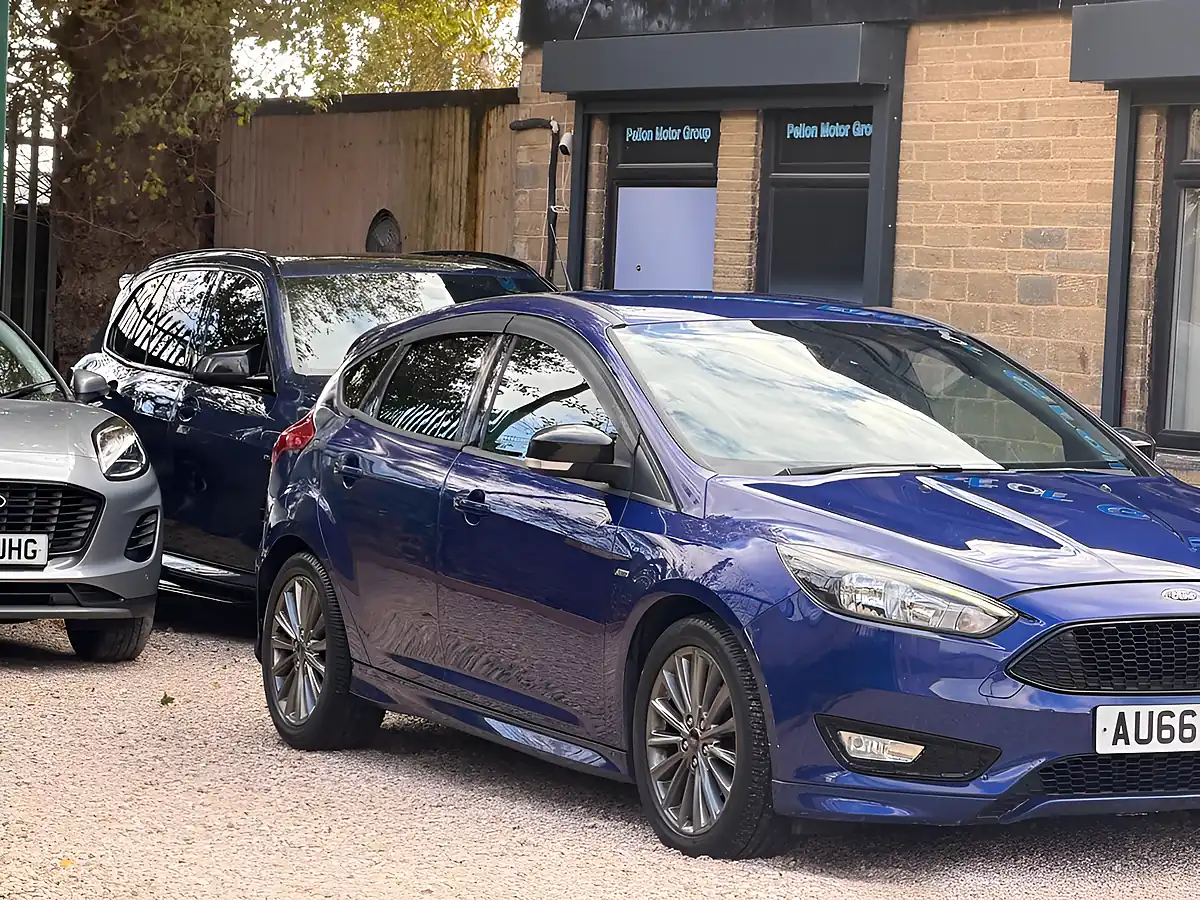 Used 2016 Ford Focus ST-Line Blue - Interior and Exterior details 8