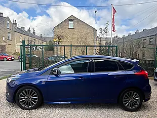 Used 2016 Ford Focus ST-Line Blue - Interior and Exterior details 9
