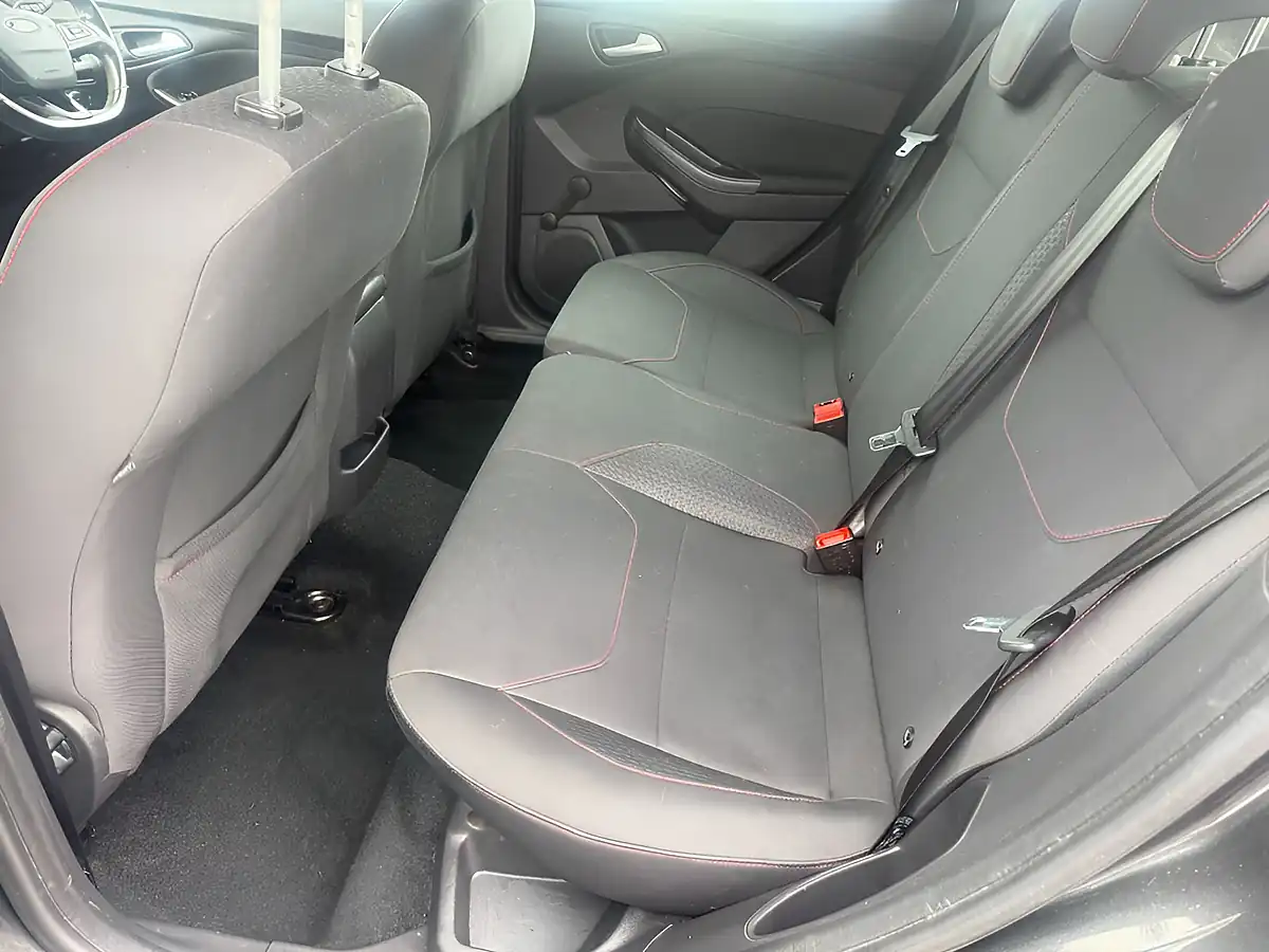 Used 2016 Ford Focus ST-Line Grey - Interior and Exterior details 12
