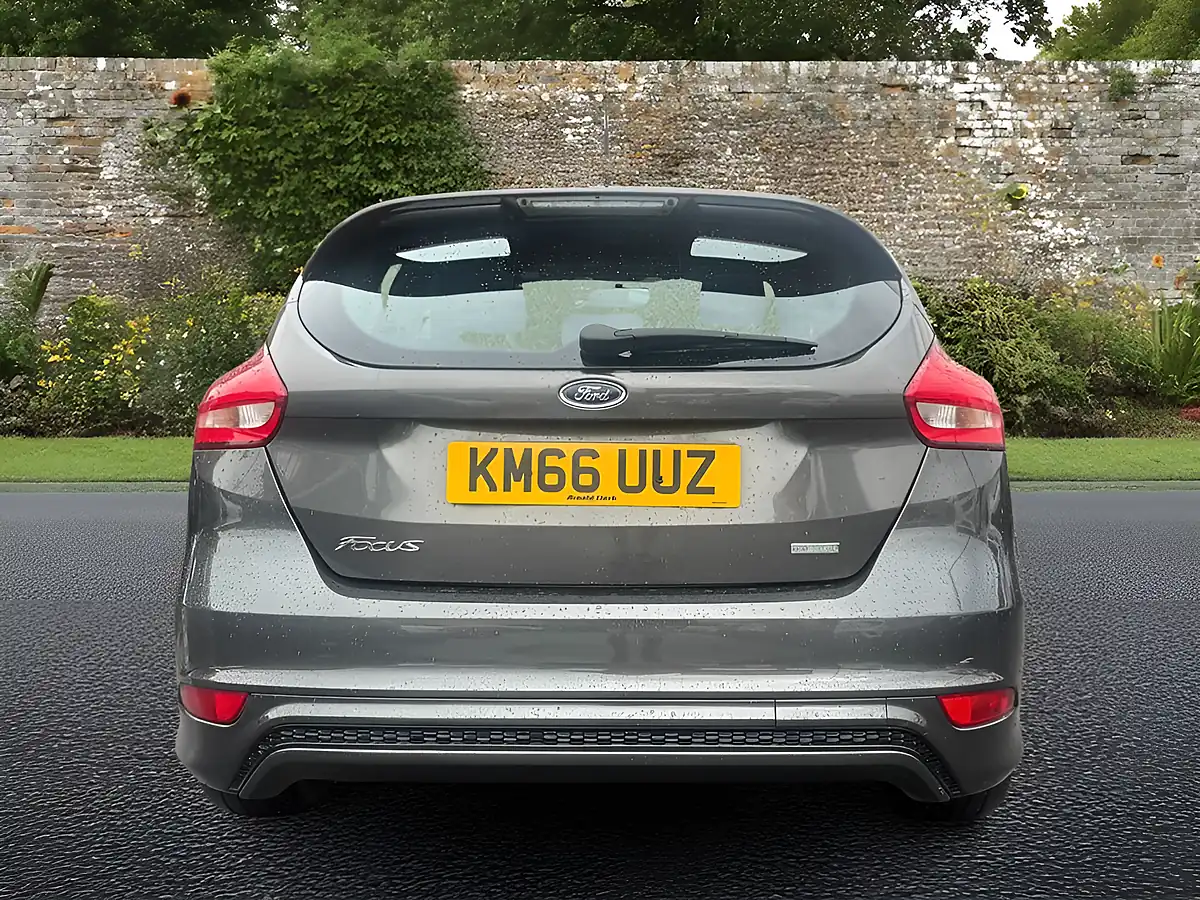 Used 2016 Ford Focus ST-Line Grey - Interior and Exterior details 6