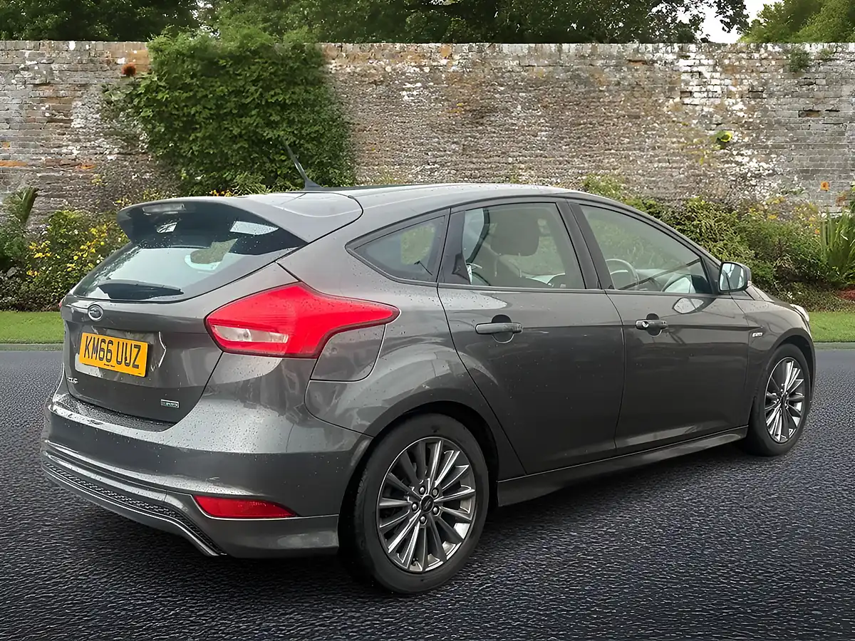 Used 2016 Ford Focus ST-Line Grey - Interior and Exterior details 7