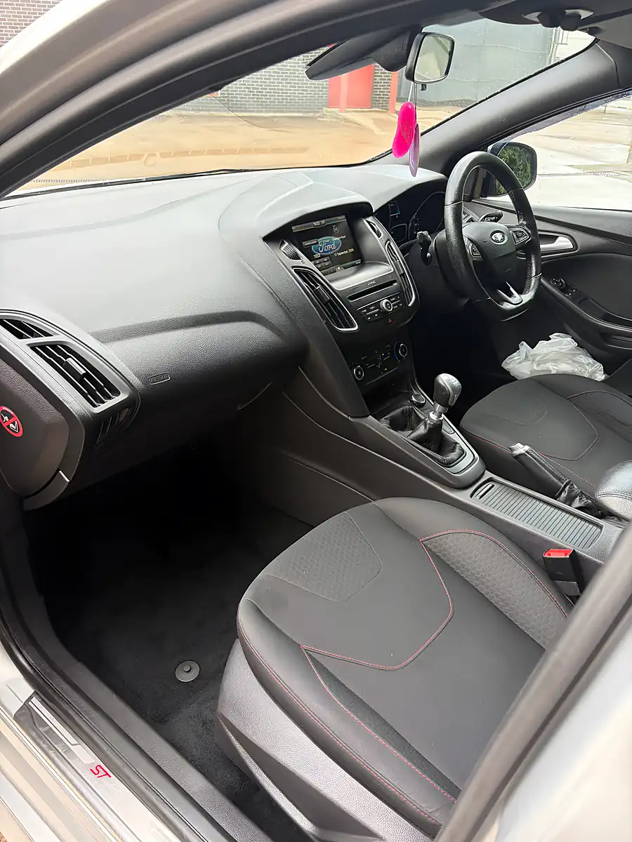 Used 2016 Ford Focus ST-Line Silver - Interior and Exterior details 11