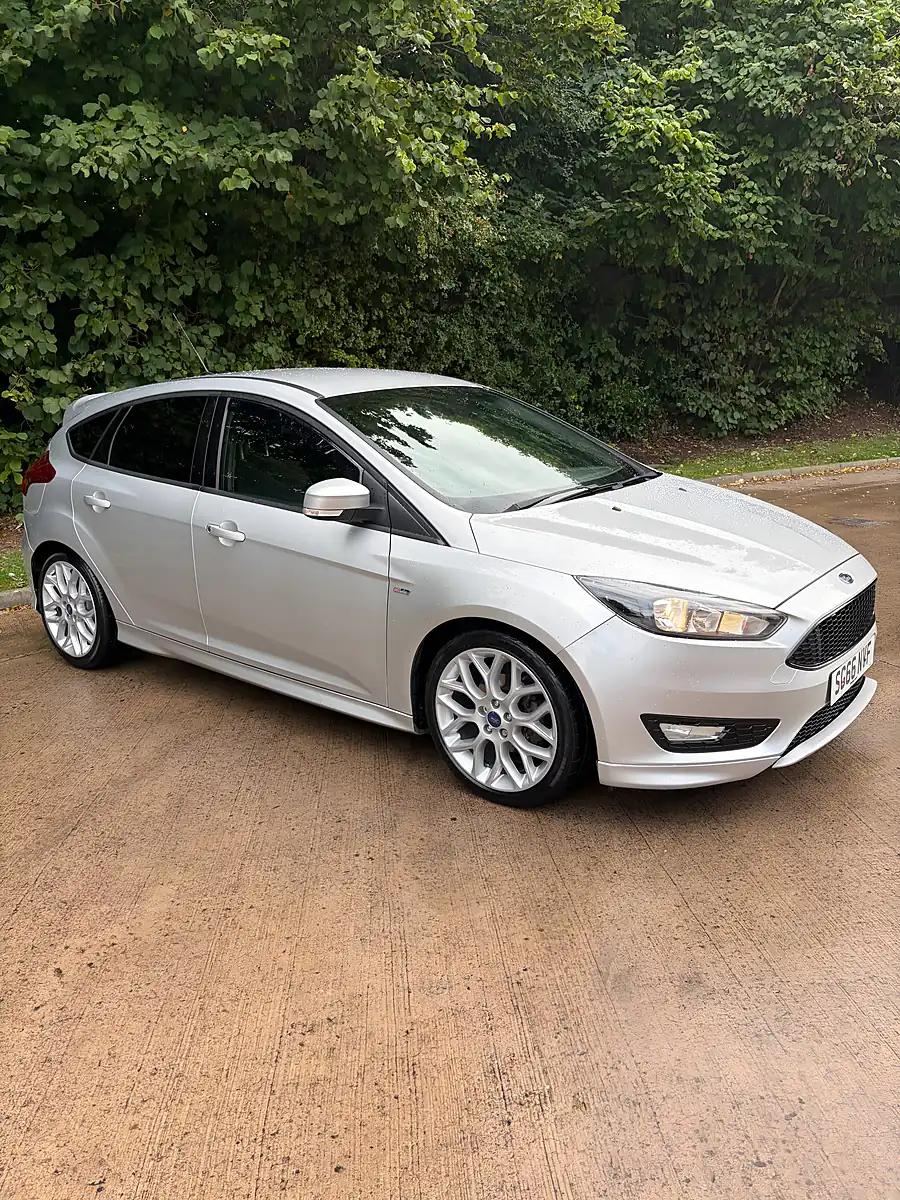 Used 2016 Ford Focus ST-Line Silver - Interior and Exterior details 7