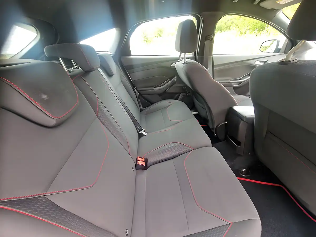 Used 2016 Ford Focus ST-Line White - Interior and Exterior details 10