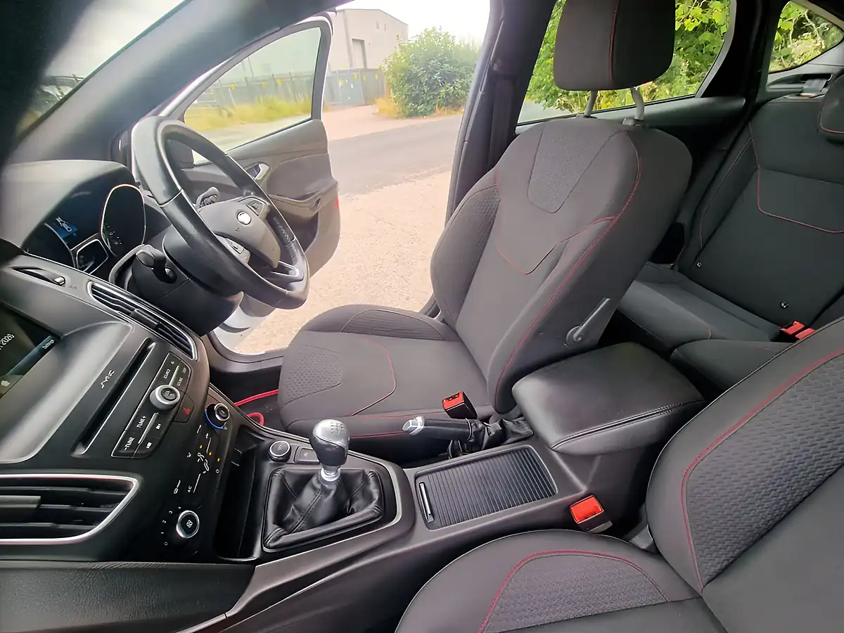 Used 2016 Ford Focus ST-Line White - Interior and Exterior details 12