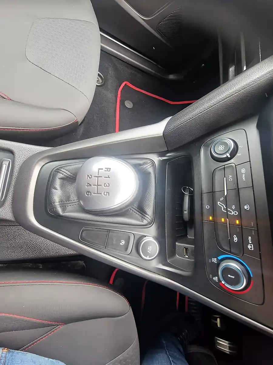 Used 2016 Ford Focus ST-Line White - Interior and Exterior details 15
