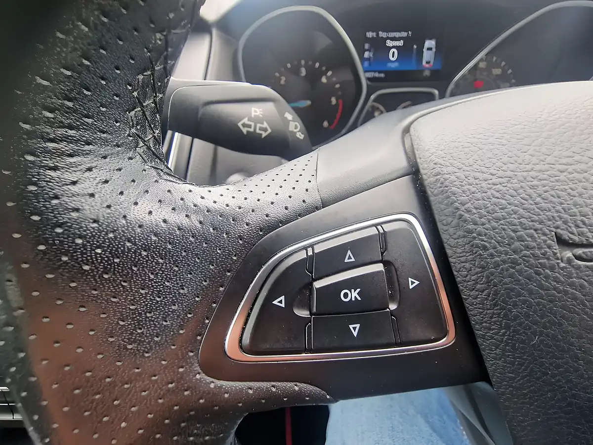 Used 2016 Ford Focus ST-Line White - Interior and Exterior details 17